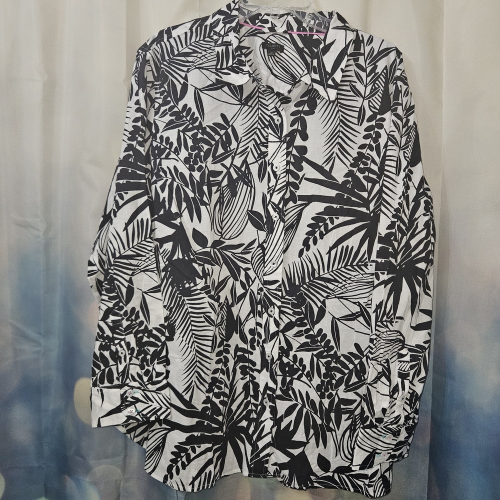 Talbots Monochrome Button Up 3/4 Sleeves with Leaf Pattern Through Out